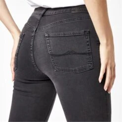 JACK WILLS Women's Sancomb Crop Jeans -Active Luxe Shop 2081155 001 alt2