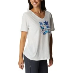 COLUMBIA Women's Bluebird Day Relaxed V-Neck Tee -Active Luxe Shop 2085706 101 alt3